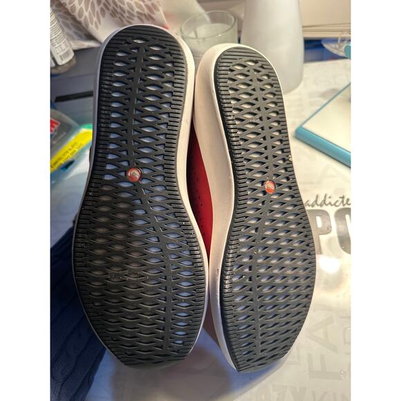 Clarks Red Unstructured Leather Sneakers Size 8 - Picture 9 of 11